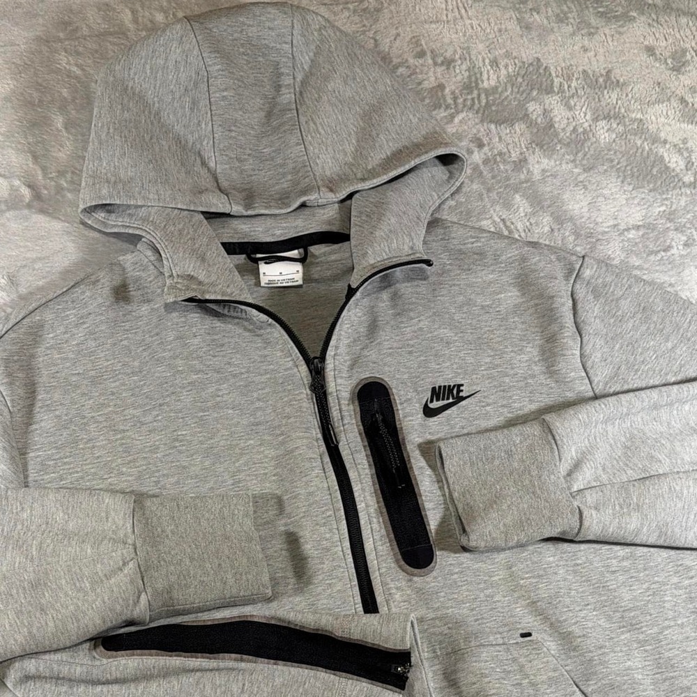 Nike Tech Fleece Full Zip Hoodie | Gray with Black Accents | Medium